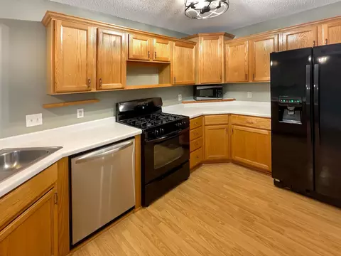 Kitchen - 2002 Willow Cir, Centerville, MN 55038 photo 1 of 2
