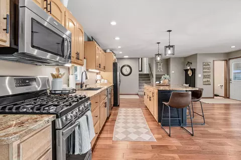 Kitchen - 4322 Rustic Pl, Shoreview, MN 55126 photo 3 of 4