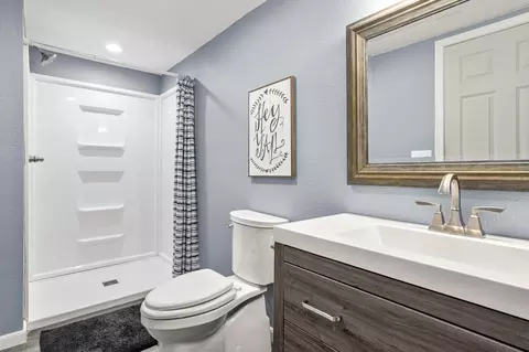 Bath - 4322 Rustic Pl, Shoreview, MN 55126 photo 2 of 3