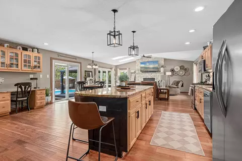 Kitchen - 4322 Rustic Pl, Shoreview, MN 55126 photo 4 of 4