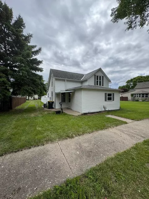 412 E Broadway St, Redwood Falls, MN 56283