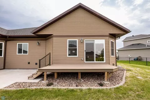 Exterior - 7214 Eagle Pointe Dr S, Fargo, ND 58104 photo 4 of 11
