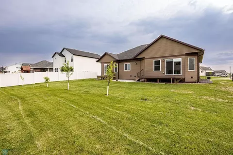 Exterior - 7214 Eagle Pointe Dr S, Fargo, ND 58104 photo 2 of 11