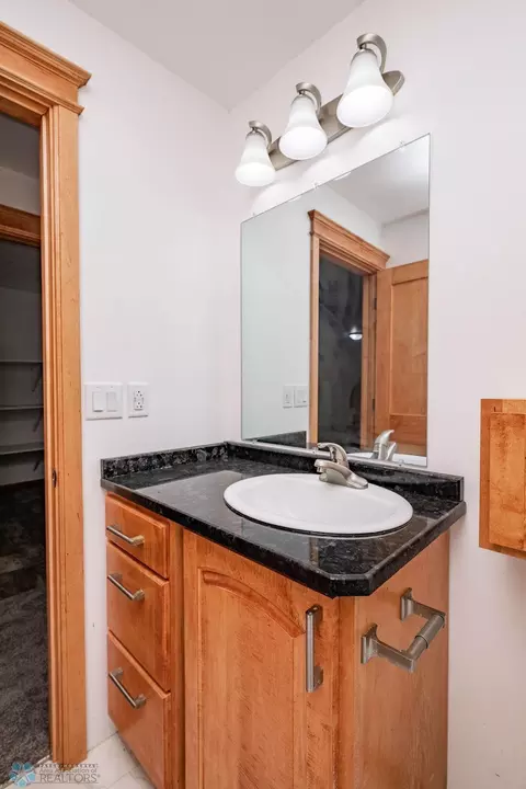 Bath - 7214 Eagle Pointe Dr S, Fargo, ND 58104 photo 8 of 8