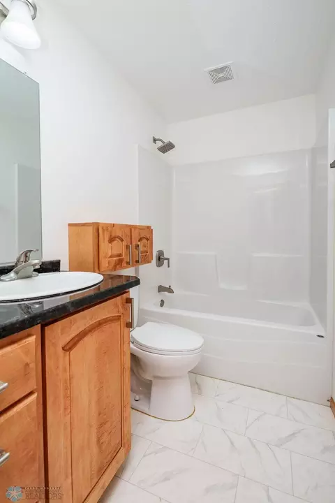 Bath - 7214 Eagle Pointe Dr S, Fargo, ND 58104 photo 7 of 8