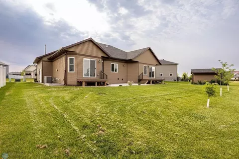 Exterior - 7214 Eagle Pointe Dr S, Fargo, ND 58104 photo 7 of 11
