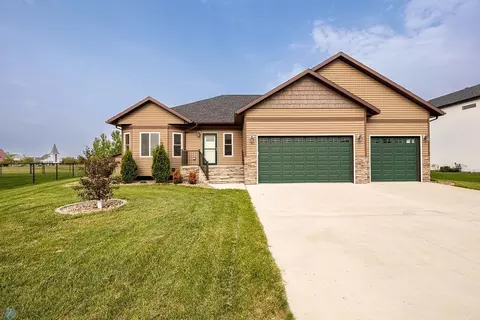 7214 Eagle Pointe Dr S, Fargo, ND 58104