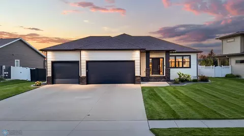 2800 Mcleod Dr E, West Fargo, ND 58078