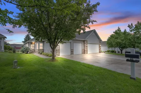 742 Gilfillan Ln, White Bear Twp, MN 55127
