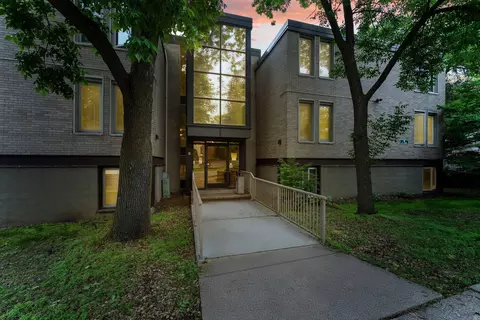 1405 E 40th St #15F, Minneapolis, MN 55407