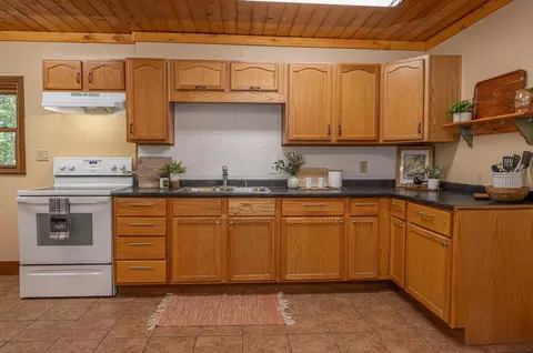 Kitchen - 875 County 11 NW, Hackensack, MN 56452 photo 4 of 5