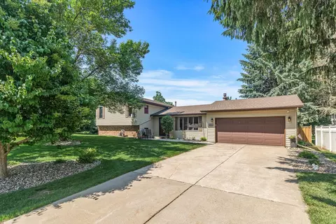 953 Oak View Ct, Saint Paul, MN 55119