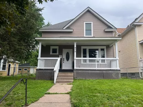 975 4th St E, Saint Paul, MN 55106