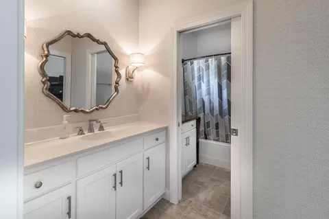 Bath - 2105 7th Ave S, Saint Cloud, MN 56301 photo 2 of 4