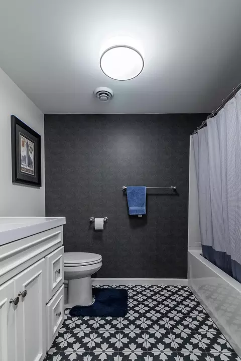 Bath - 2105 7th Ave S, Saint Cloud, MN 56301 photo 4 of 4