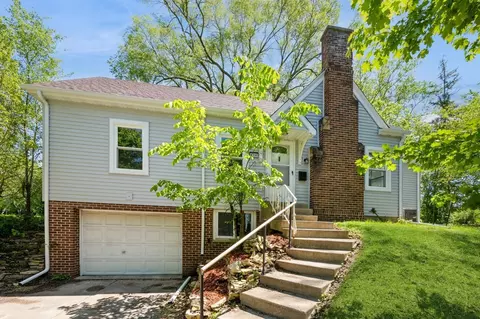 1296 Hazelwood St, Saint Paul, MN 55106