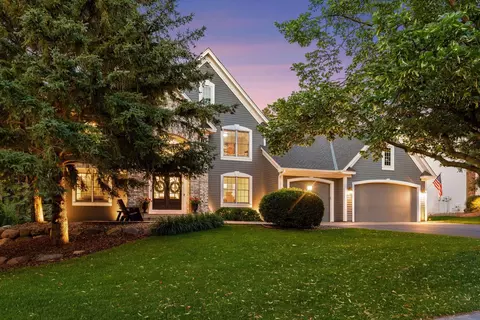 3806 Bridgewater Dr, Eagan, MN 55123