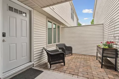124 Avignon Ct, Woodbury, MN 55125