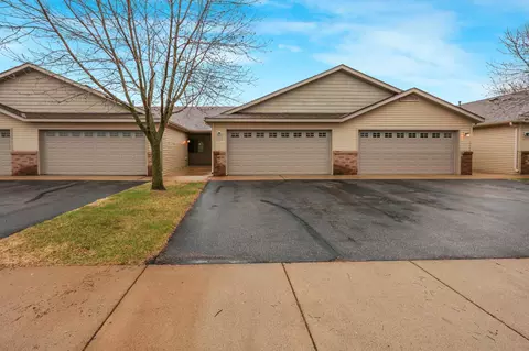 1062 Manor Ct, Saint Cloud, MN 56303