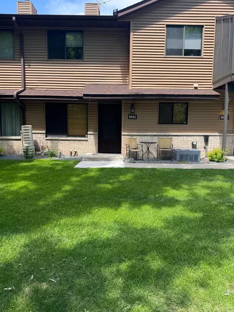 8942 Underwood Ln N, Maple Grove, MN 55369