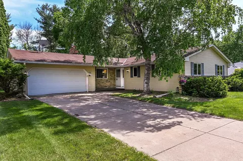 2101 Woods Ln, Burnsville, MN 55337