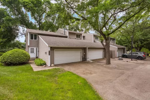 9106 Neill Lake Rd, Eden Prairie, MN 55347