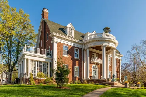 2525 E 2nd St, Duluth, MN 55812