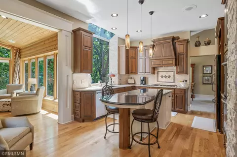 12143 Gantry Ln, Apple Valley, MN 55124