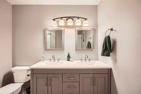 Bath - 4271 Boulder Ridge Pt, Eagan, MN 55122 photo 3 of 4