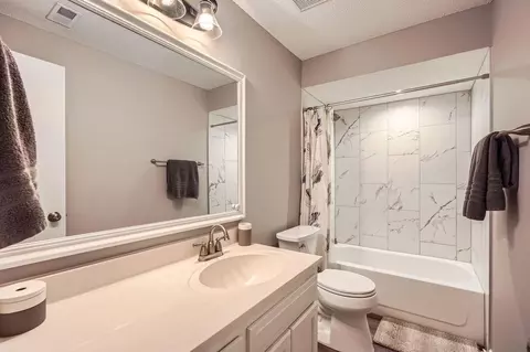 Bath - 4271 Boulder Ridge Pt, Eagan, MN 55122 photo 4 of 4
