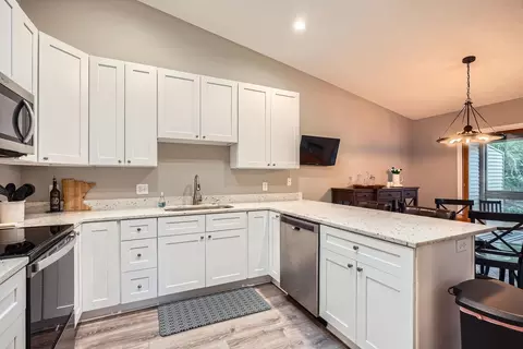 Kitchen - 4271 Boulder Ridge Pt, Eagan, MN 55122 photo 2 of 2