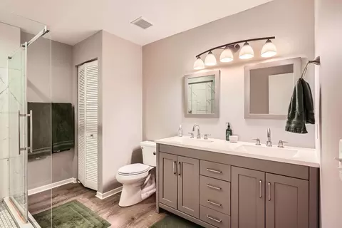 Bath - 4271 Boulder Ridge Pt, Eagan, MN 55122 photo 1 of 4