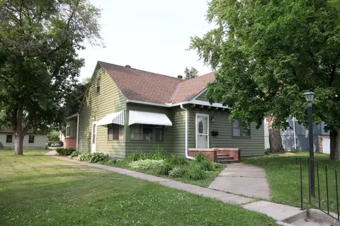 105 2nd St NE, New Prague, MN 56071