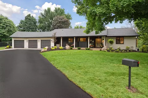 2324 Rivendell Ln, Minnetonka, MN 55305