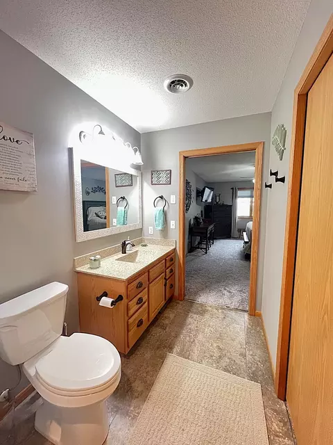 Bath - 1209 23rd St SE, Willmar, MN 56201 photo 3 of 4