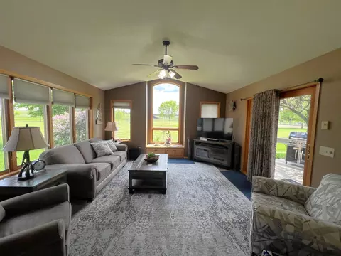 Living - 1209 23rd St SE, Willmar, MN 56201 photo 6 of 8