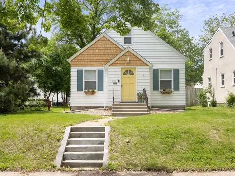 1033 Hall Ave, West Saint Paul, MN 55118