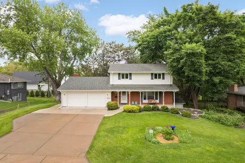 1624 Saint Croix Cir, Golden Valley, MN 55422