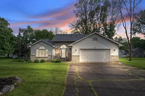 7811 209th St N, Forest Lake, MN 55025