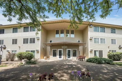 10311 Cedar Lake Rd #202, Minnetonka, MN 55305