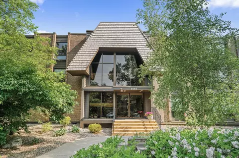 6085 Lincoln Dr #223, Edina, MN 55436