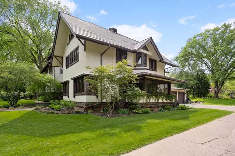 2022 Summit Ave, Saint Paul, MN 55105