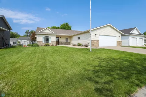 509 32nd St N, Moorhead, MN 56560