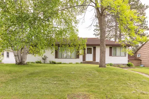 724 NW 9th Ave, Grand Rapids, MN 55744