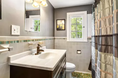 Bath - 808 4th St SW, Austin, MN 55912 photo 2 of 4