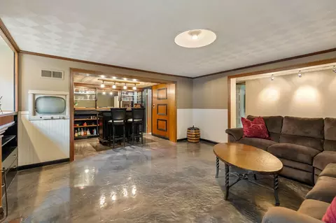 Living - 808 4th St SW, Austin, MN 55912 photo 8 of 8