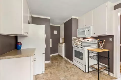 Kitchen - 808 4th St SW, Austin, MN 55912 photo 3 of 5