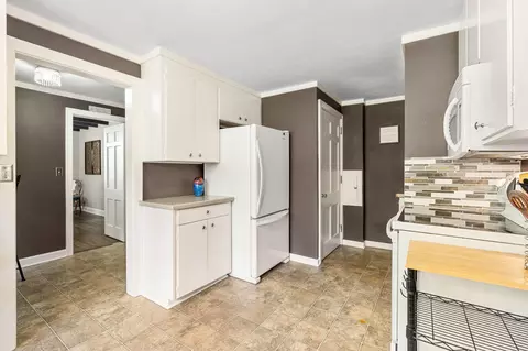 Kitchen - 808 4th St SW, Austin, MN 55912 photo 2 of 5