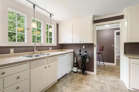 Kitchen - 808 4th St SW, Austin, MN 55912 photo 5 of 5