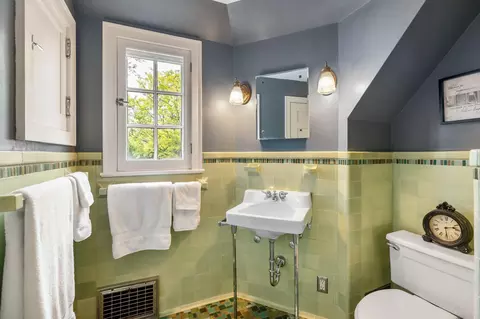 Bath - 808 4th St SW, Austin, MN 55912 photo 4 of 4